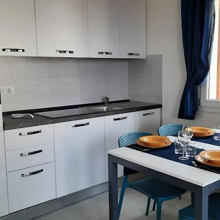 Appartamento Bilocale Vista Mare Con Area Cortilizia Privata