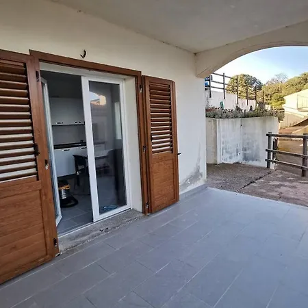 Appartamento Bilocale Vista Mare Con Area Cortilizia Privata *