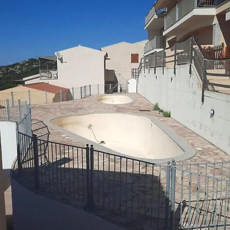 Appartamento Bilocale Vista Mare Con Area Cortilizia Privata *
